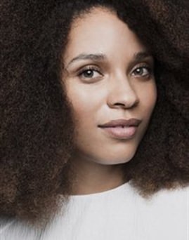 Diễn viên Stéfi Celma