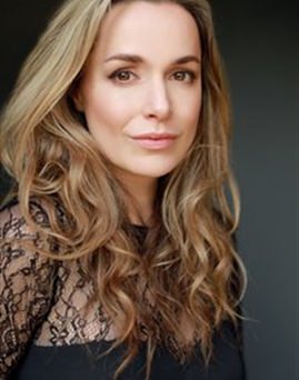 Diễn viên Lucy Brown