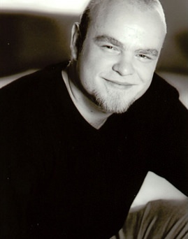 Diễn viên Michael Adamthwaite