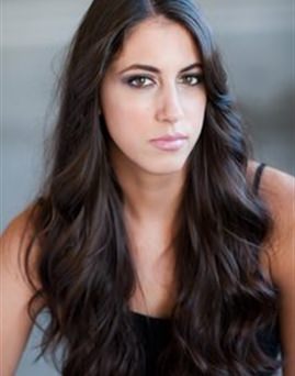 Diễn viên Caitlin Dechelle