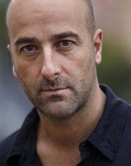 Diễn viên Antonio Gil